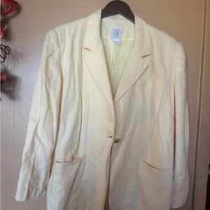 Women's Cream Blazer light yellow. 100% Linen.